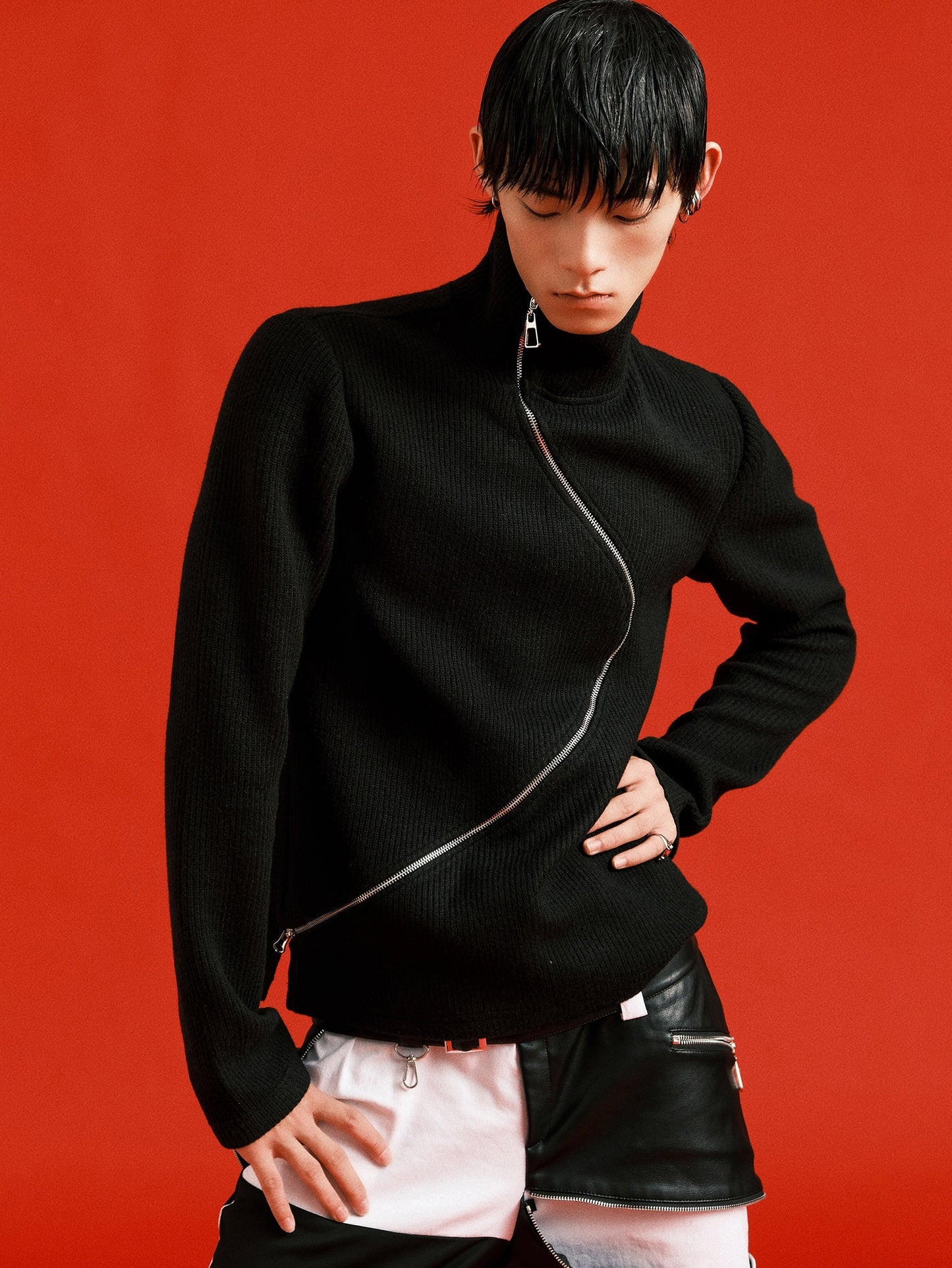 Curve zipper sweater