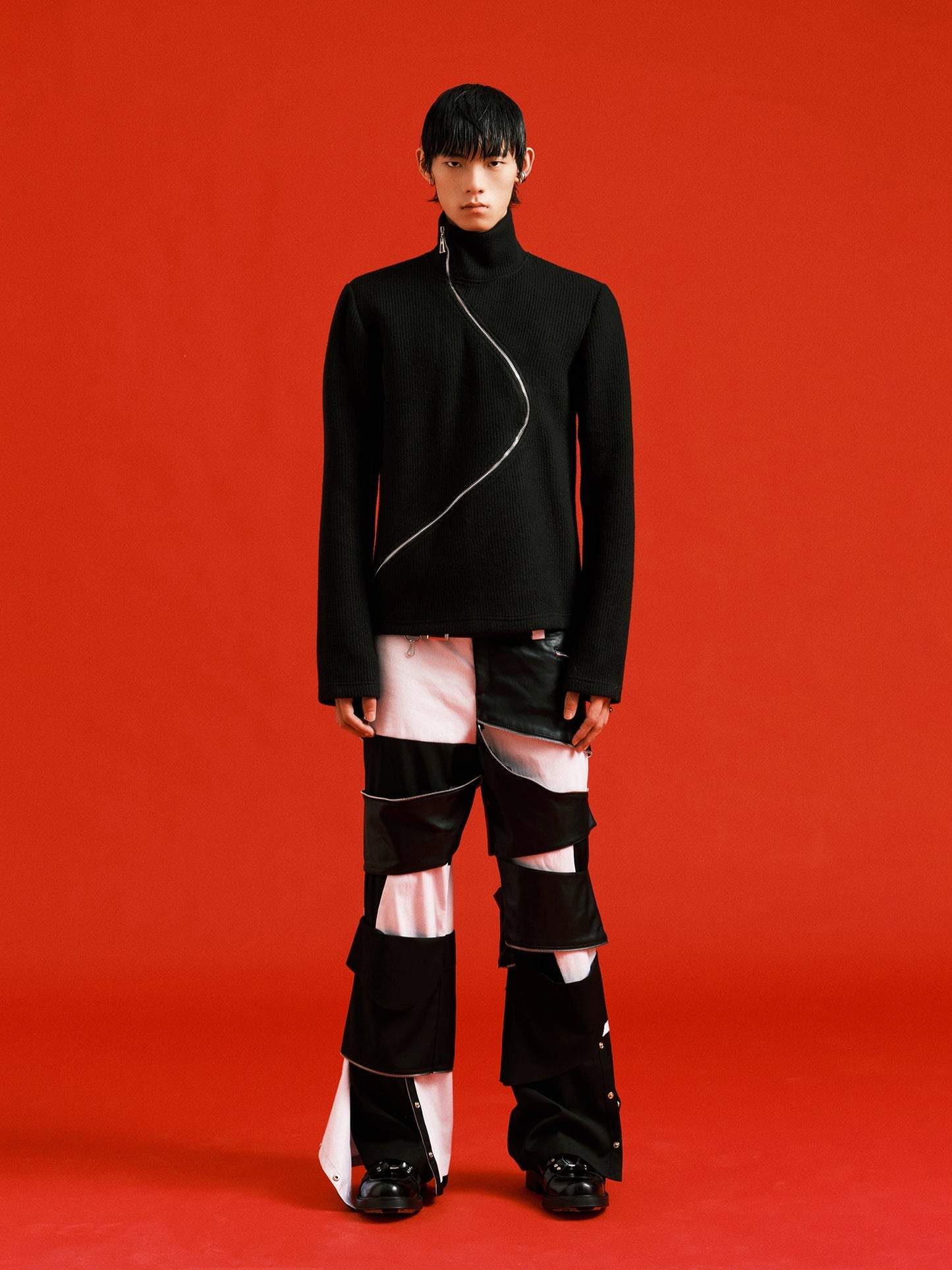 Curve zipper sweater