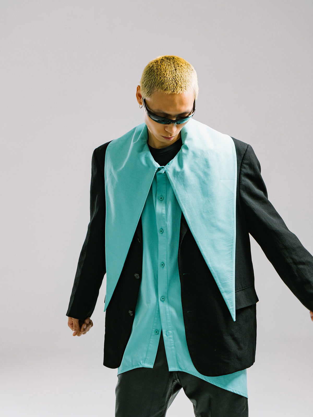 Loose shirt with large pointed collar