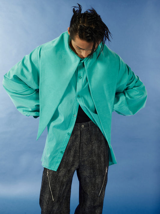 Loose shirt with large pointed collar
